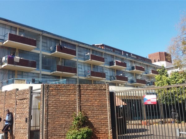 Bachelor apartment in Hillbrow