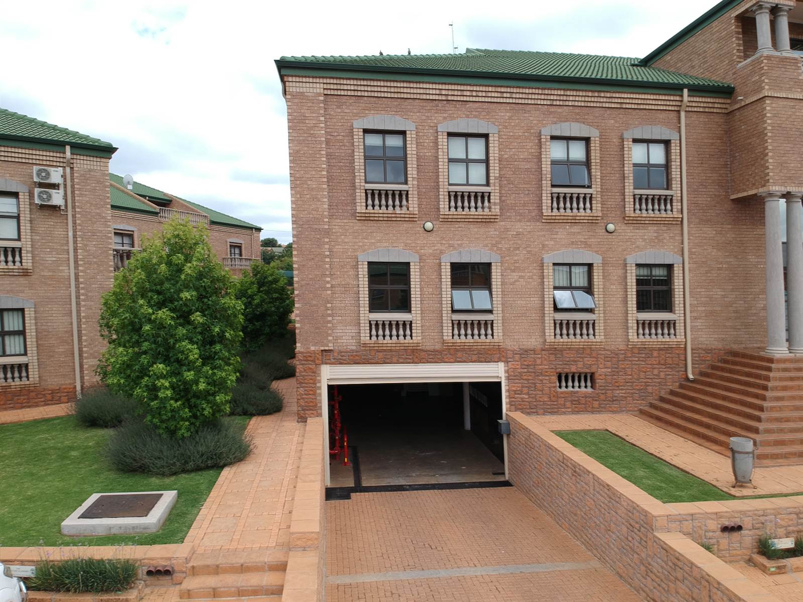 900  m² Office Space in Centurion CBD photo number 2