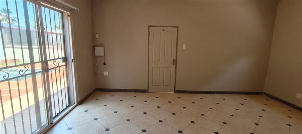 4 Bed House in Krugersdorp North photo number 23