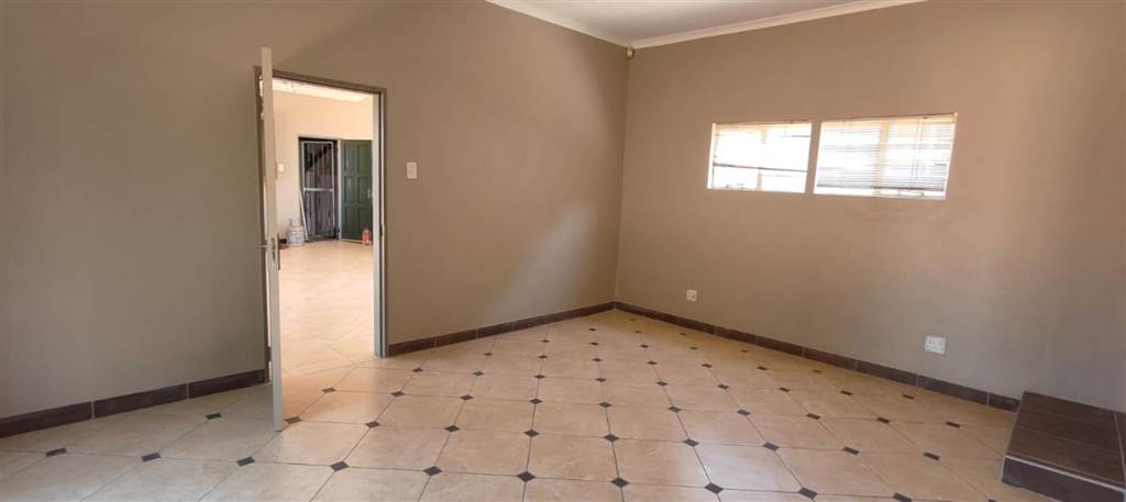4 Bed House in Krugersdorp North photo number 25