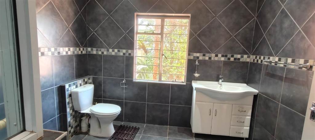 4 Bed House in Krugersdorp North photo number 27