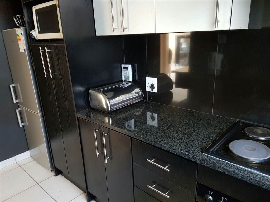 2 Bed Apartment in Secunda photo number 3