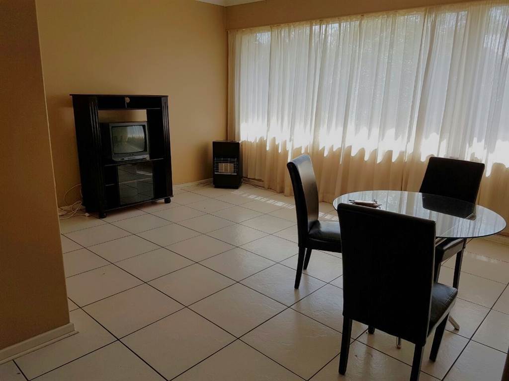 2 Bed Apartment in Secunda photo number 5