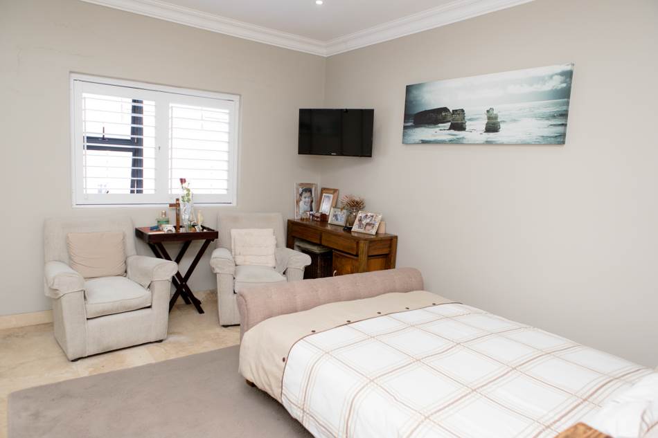 6 Bed House in Walmer Estate photo number 21