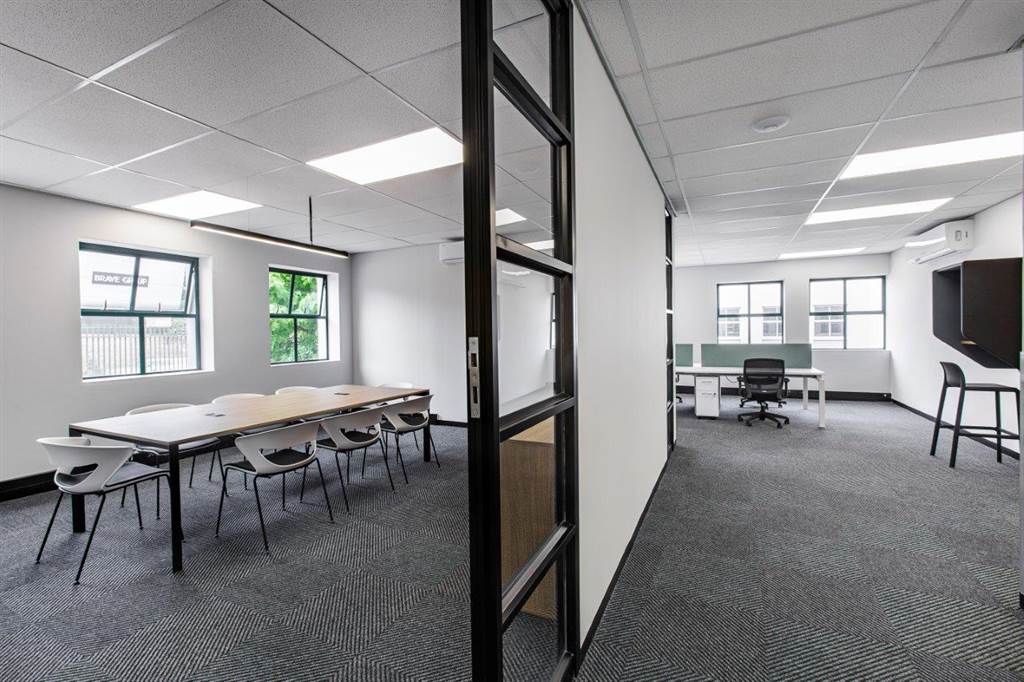 130  m² Office Space in Hyde Park photo number 3