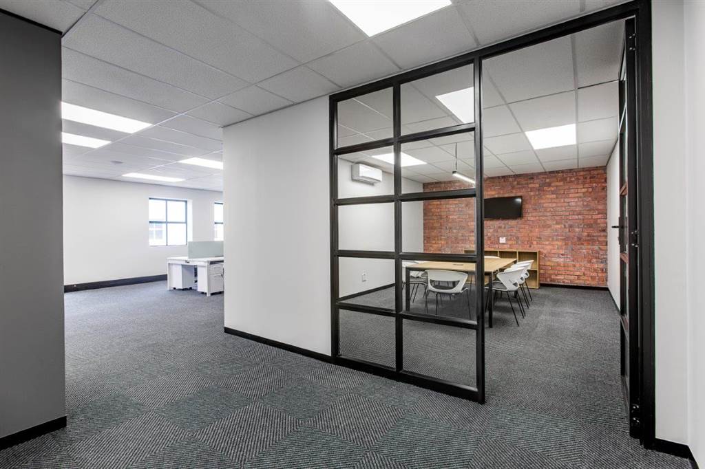 130  m² Office Space in Hyde Park photo number 6