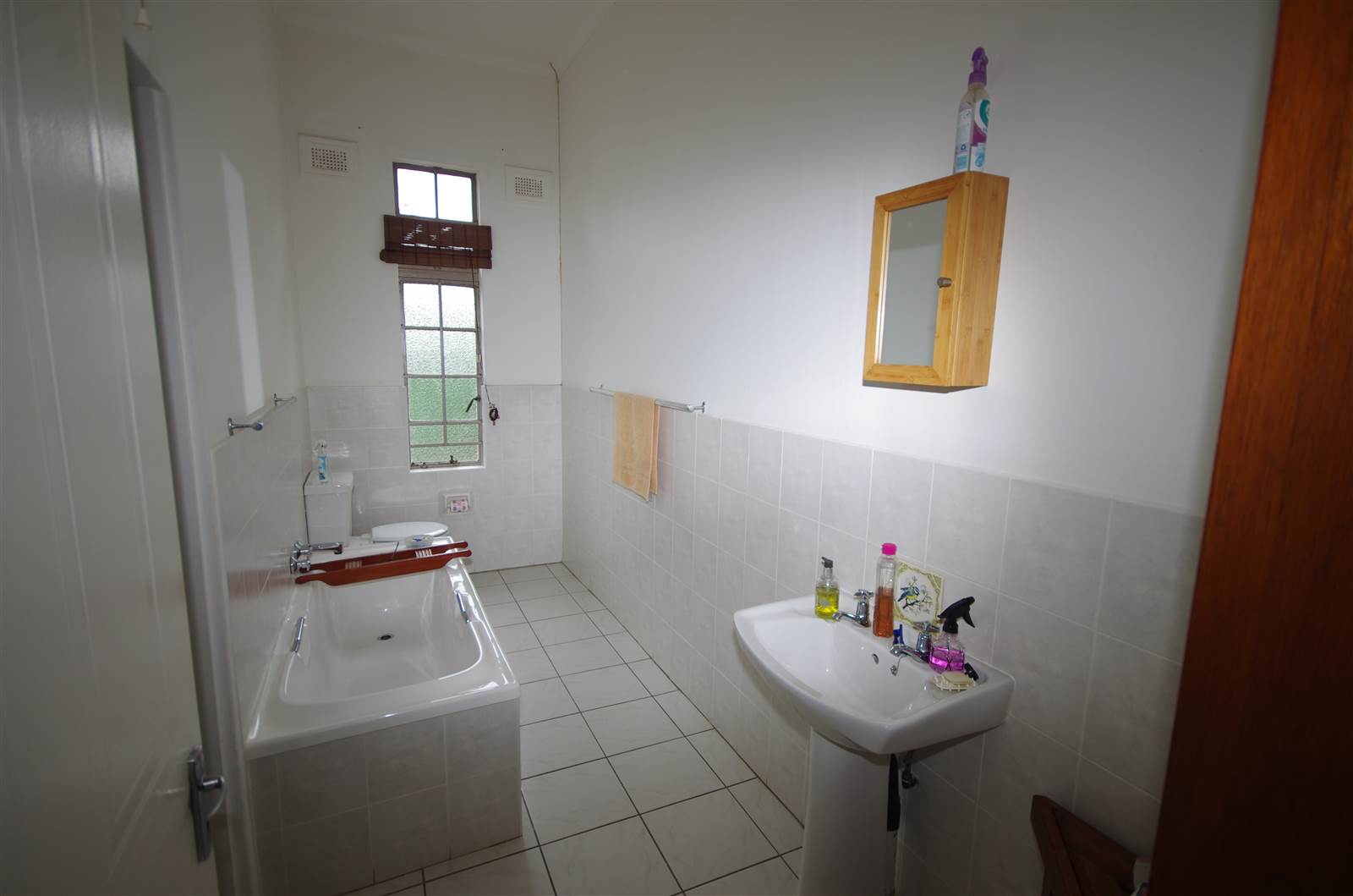 2 Bed Townhouse in Umtentweni photo number 11