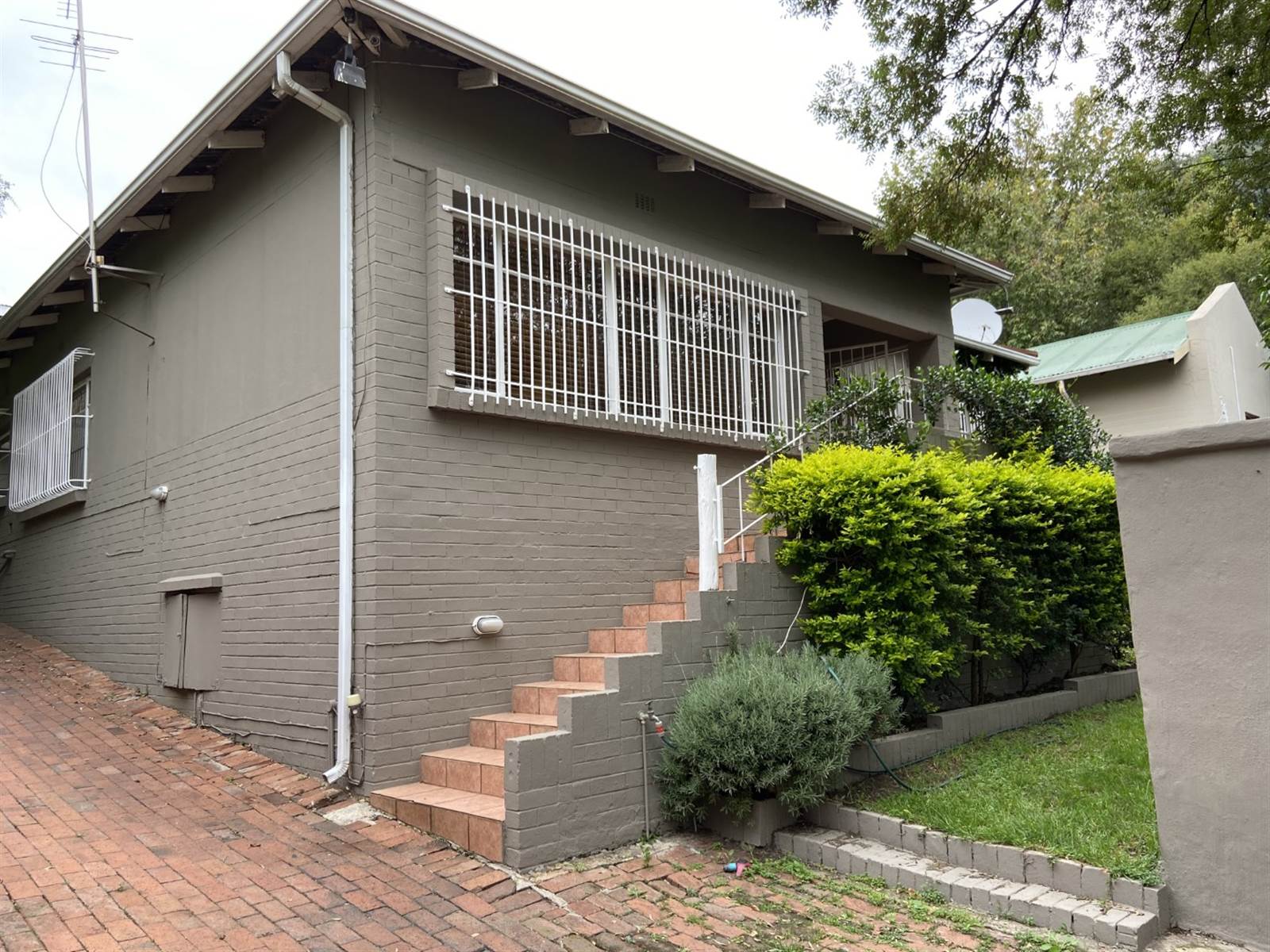 4 Bed House in Parkhurst photo number 2