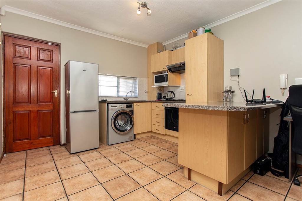 1 Bed Apartment in Durbanville Central photo number 7