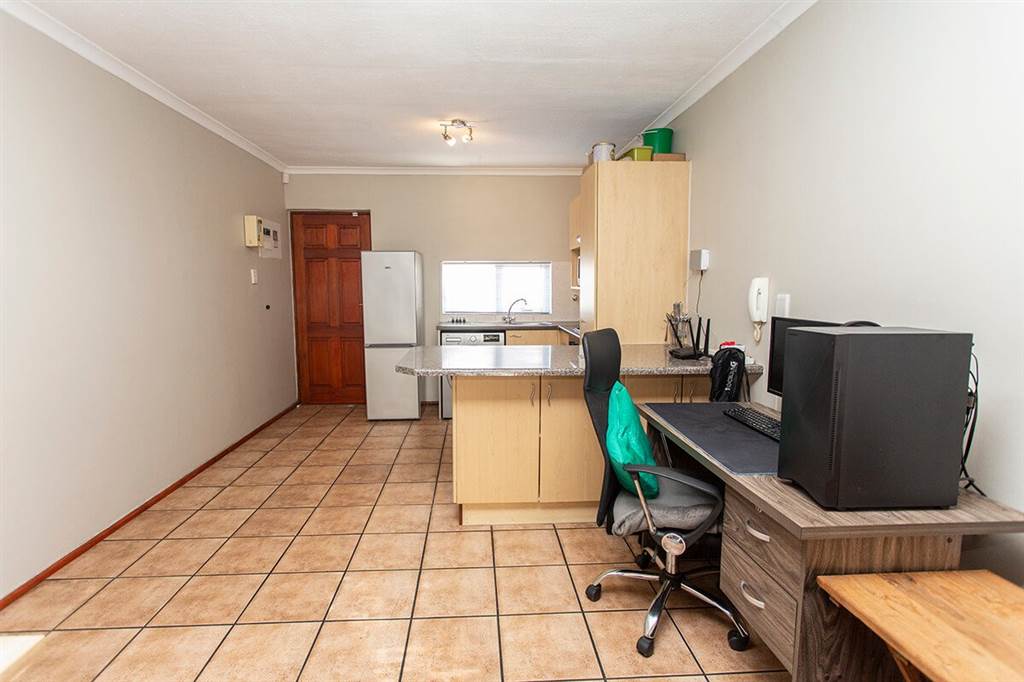1 Bed Apartment in Durbanville Central photo number 19