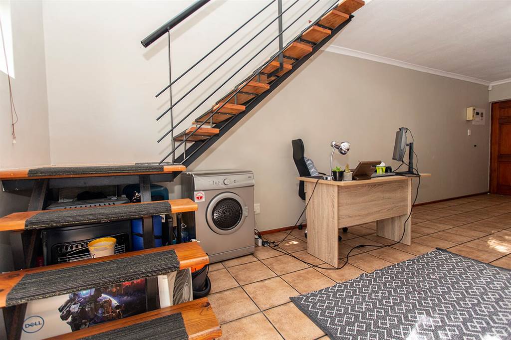 1 Bed Apartment in Durbanville Central photo number 15