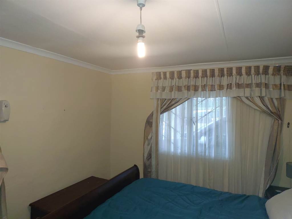 3 Bed House in KwaMashu photo number 13