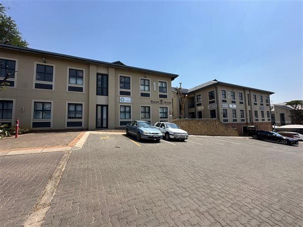 198  m² Commercial space