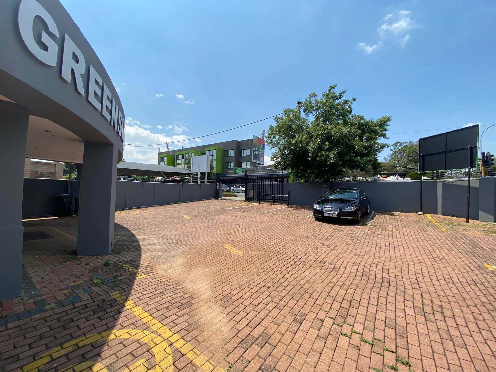 1012  m² Office Space in Greenside photo number 3