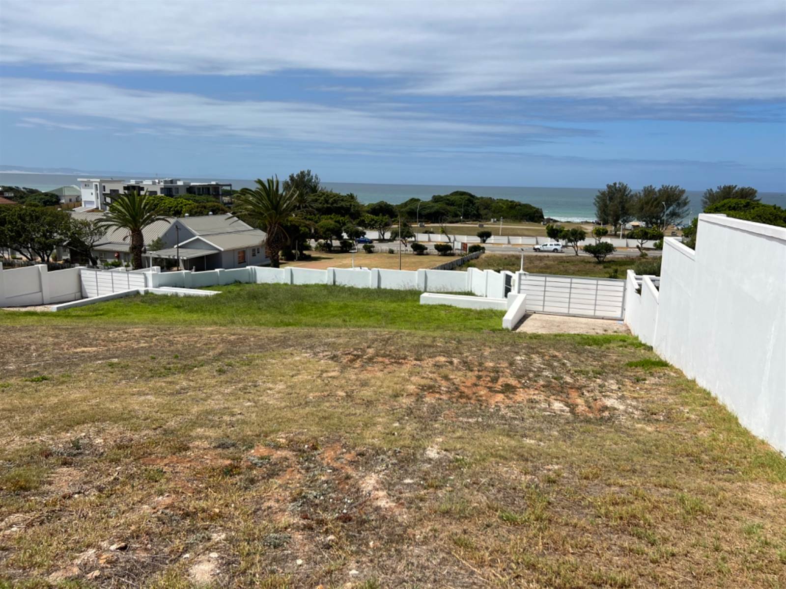 1393 m² Land available in Jeffreys Bay photo number 3
