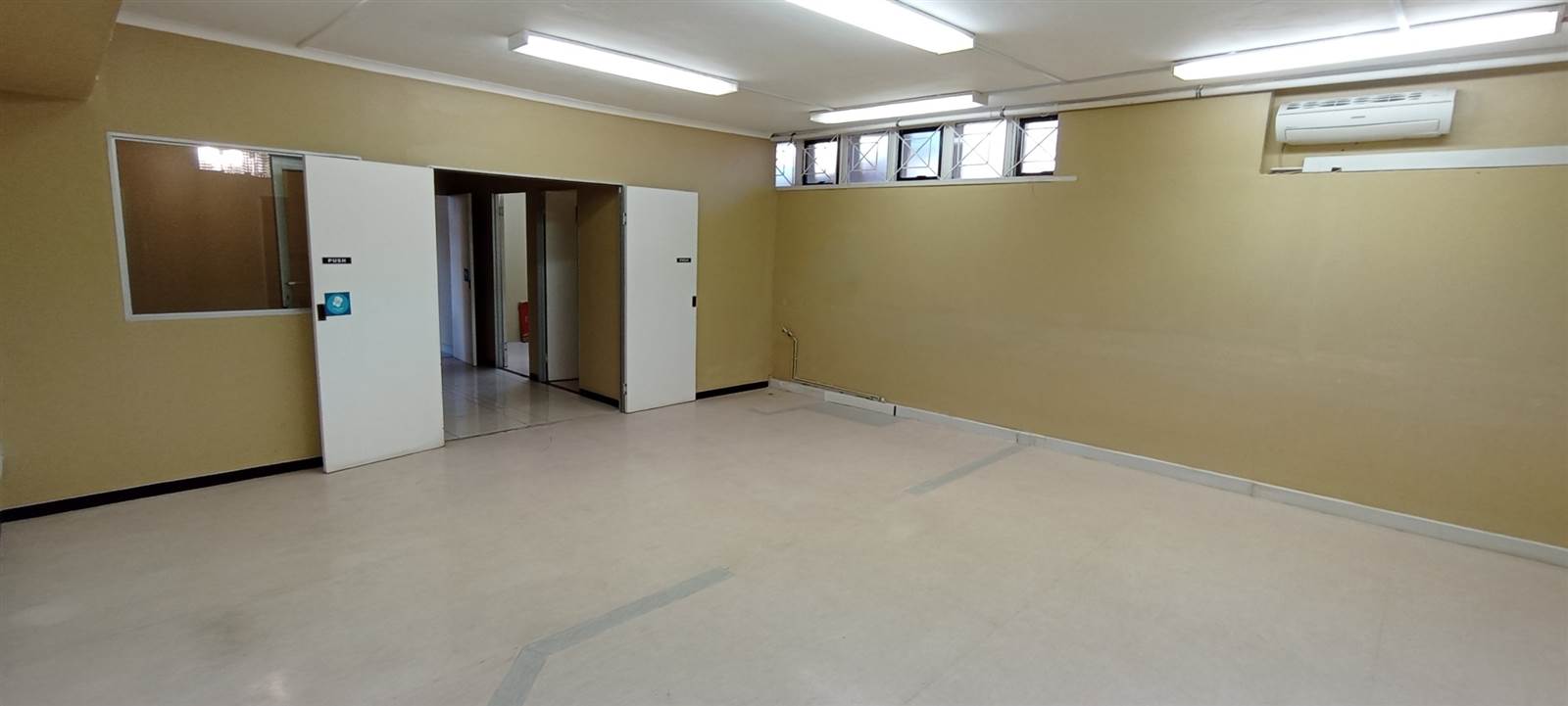 94  m² Commercial space in Durban North photo number 1