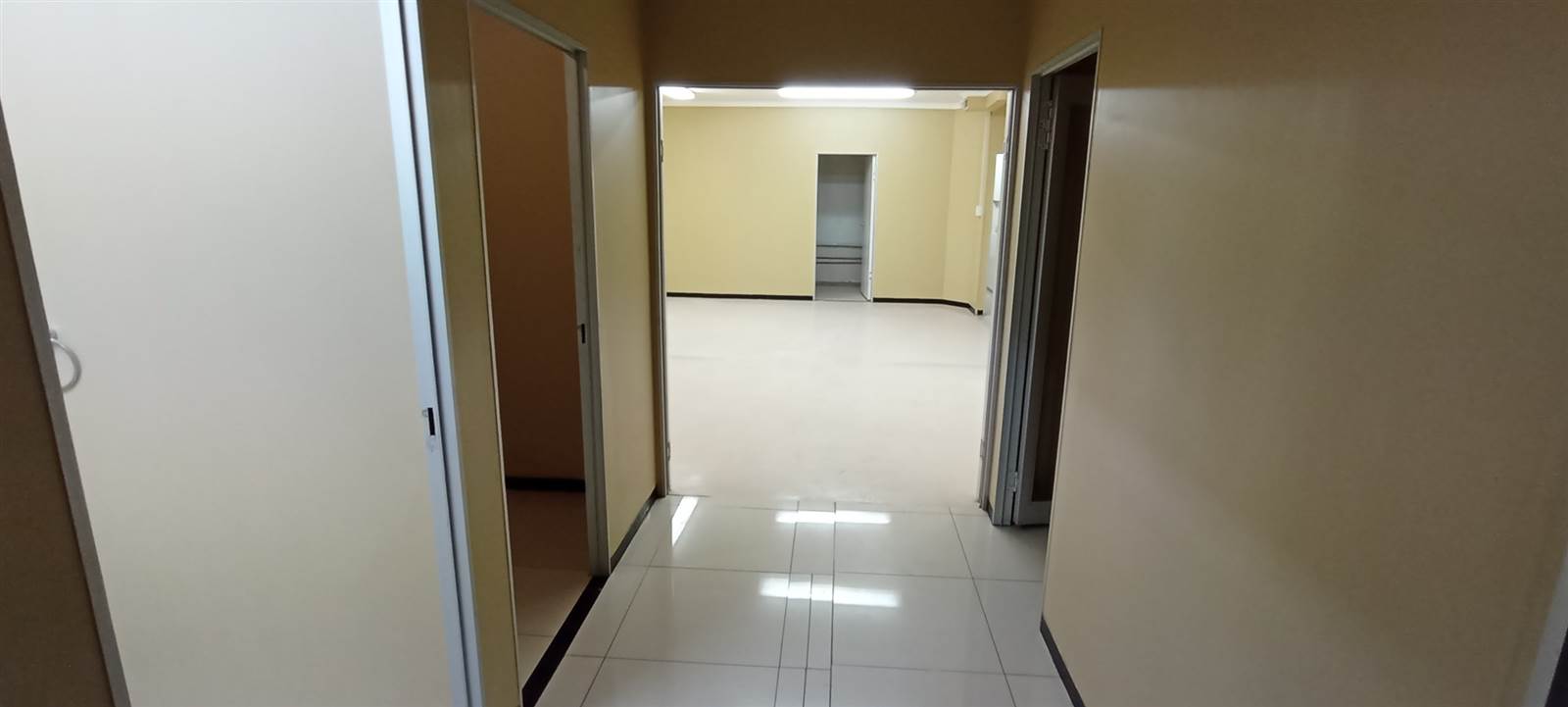 94  m² Commercial space in Durban North photo number 5