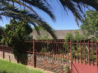 2 Bed Townhouse in Ficksburg photo number 3