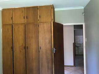 2 Bed Townhouse in Ficksburg photo number 10