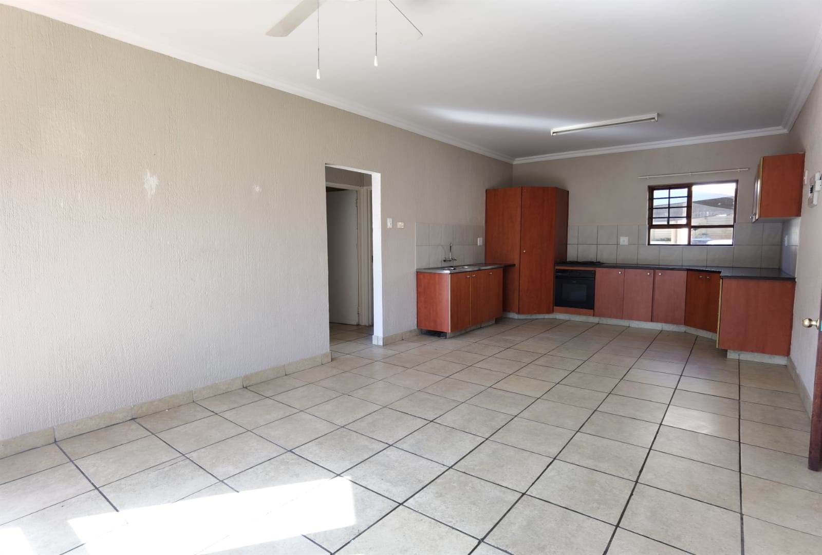 2 Bed House in Sonheuwel photo number 4