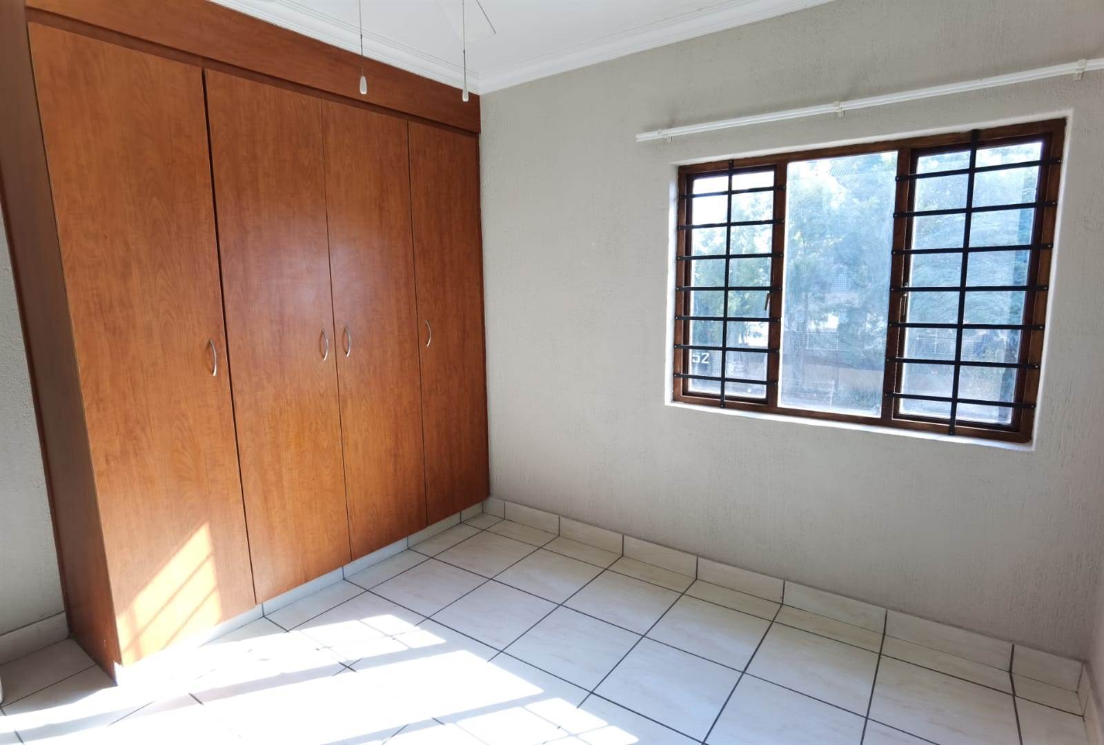 2 Bed House in Sonheuwel photo number 9