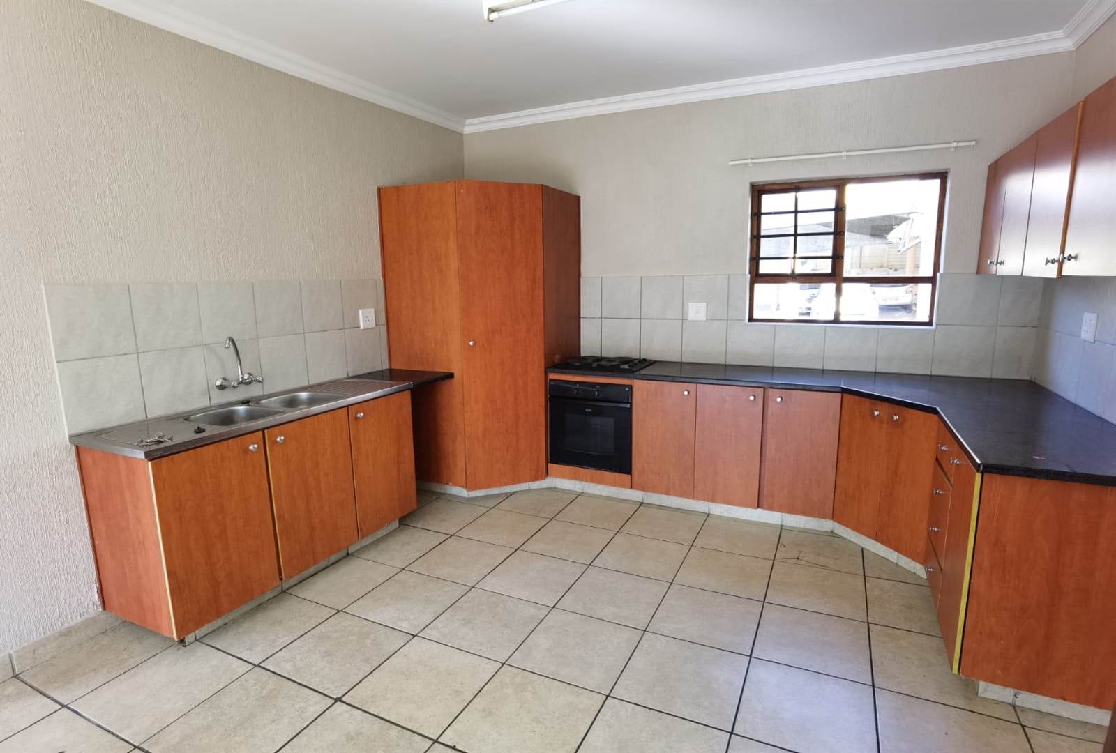 2 Bed House in Sonheuwel photo number 2