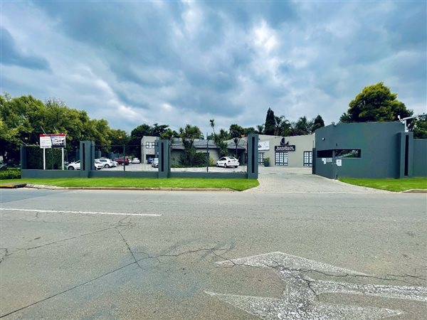 1050  m² Commercial space in Bedfordview