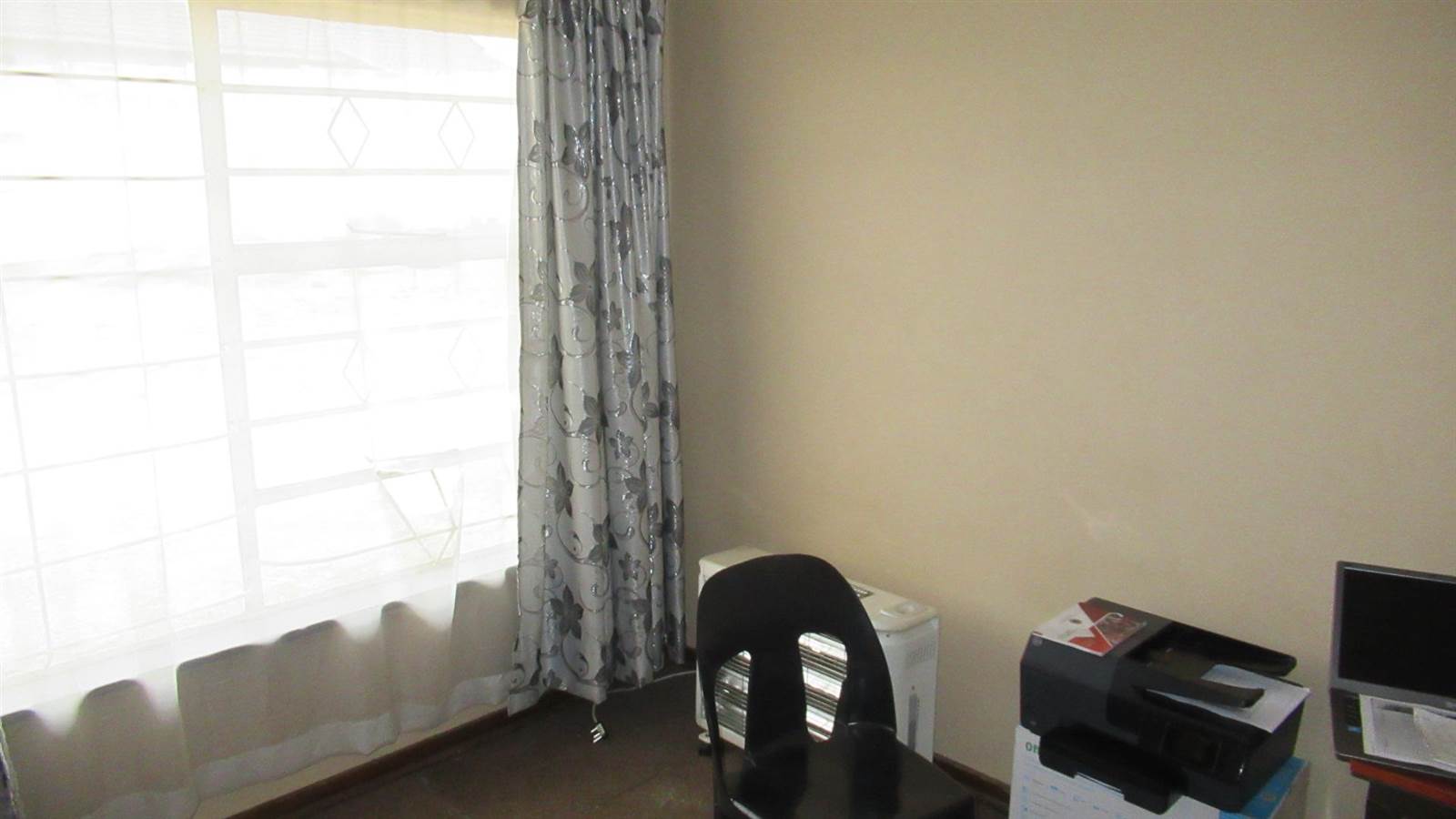 3 Bed House in Roodepoort West photo number 11