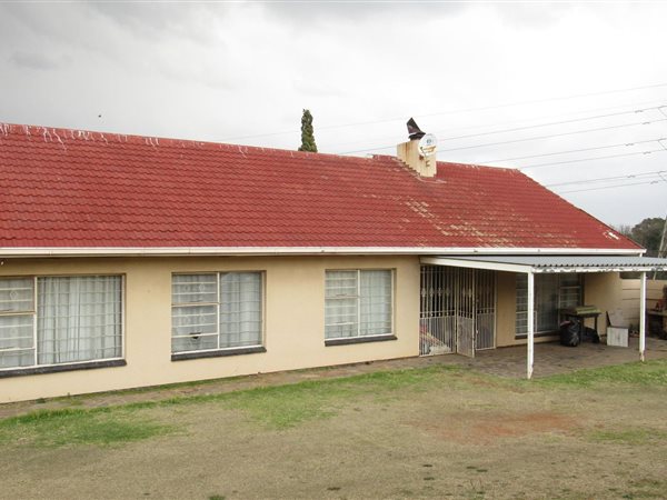 3 Bed House in Roodepoort West