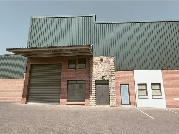 323  m² Industrial space