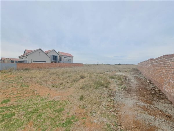 776 m² Land