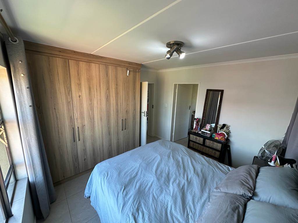 2 Bed Apartment in Louwlardia photo number 16