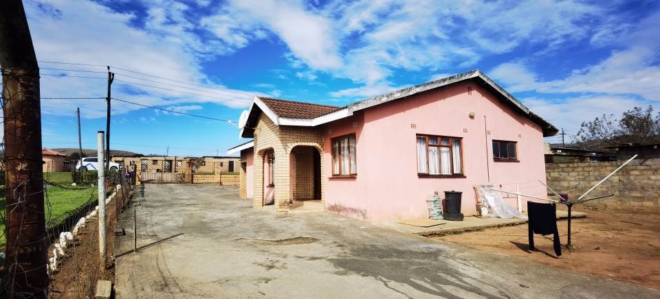 5 Bed House in Mpophomeni photo number 8