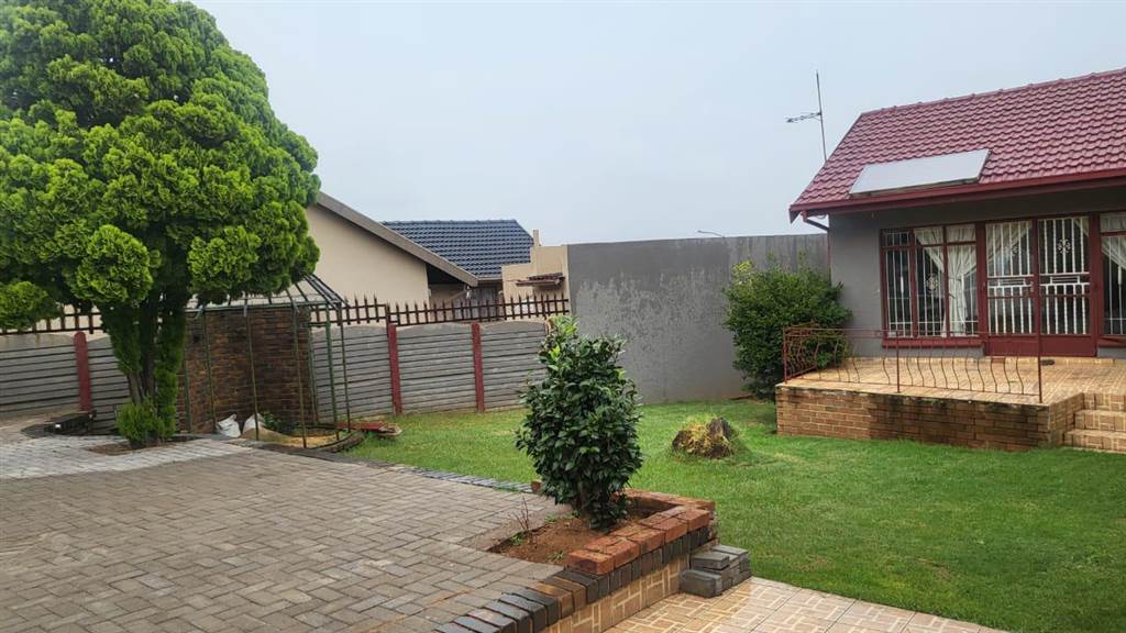 4 Bed House in Lindhaven photo number 26