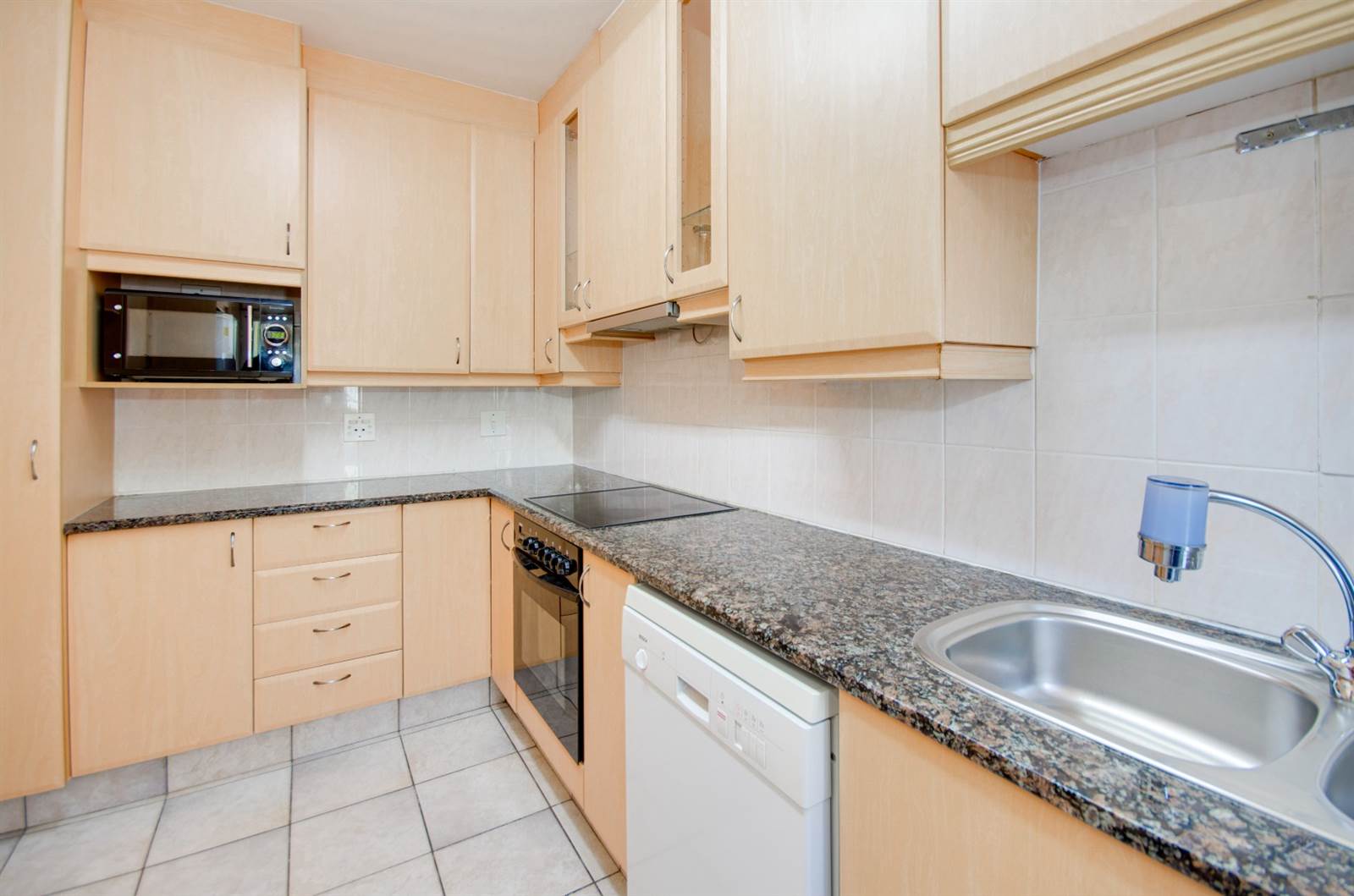 1 Bed Apartment in Benmore Gardens photo number 9