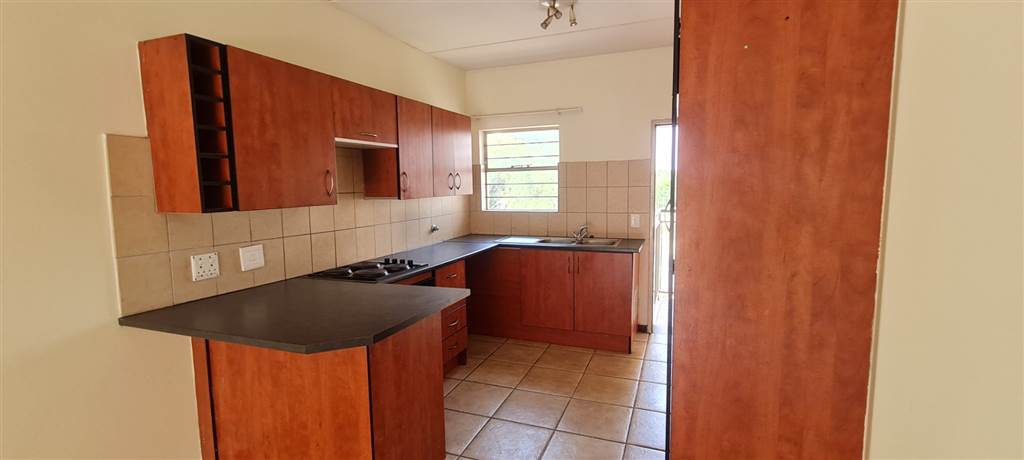 2 Bed Apartment in Sundowner photo number 2