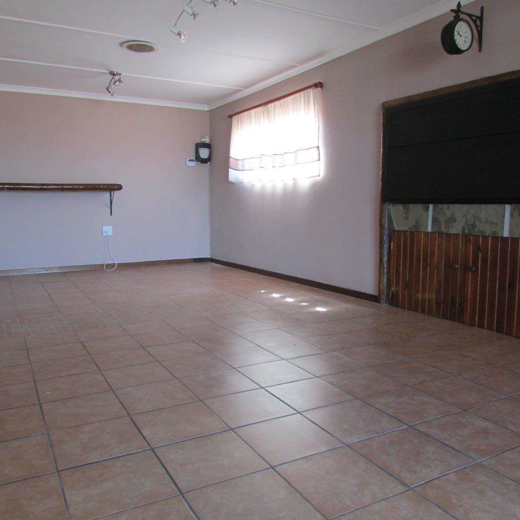 4 Bed House in Port Nolloth photo number 21