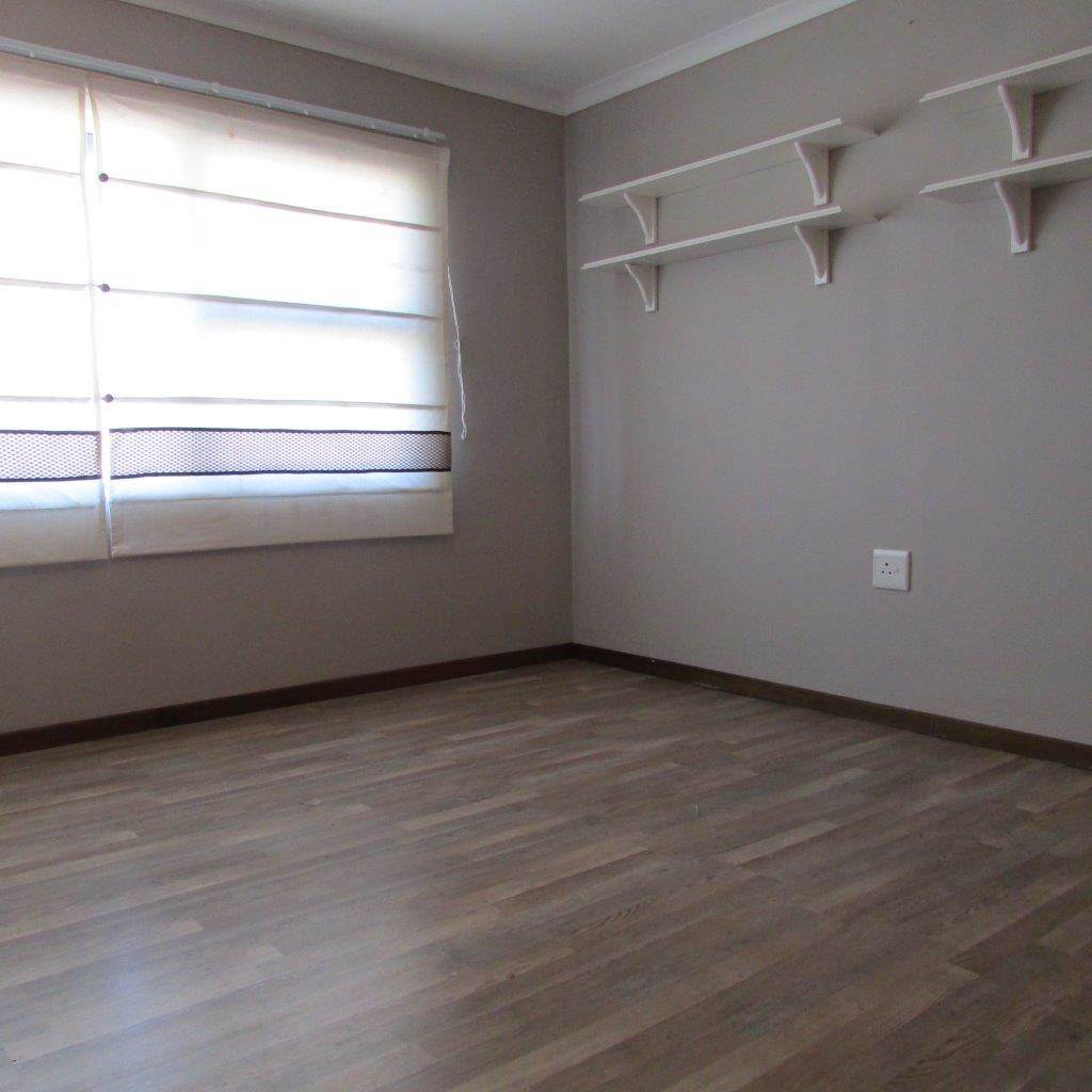 4 Bed House in Port Nolloth photo number 23