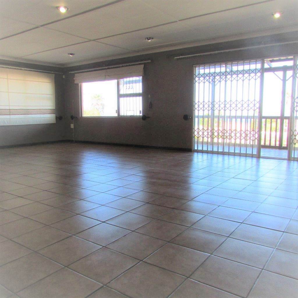 4 Bed House in Port Nolloth photo number 16