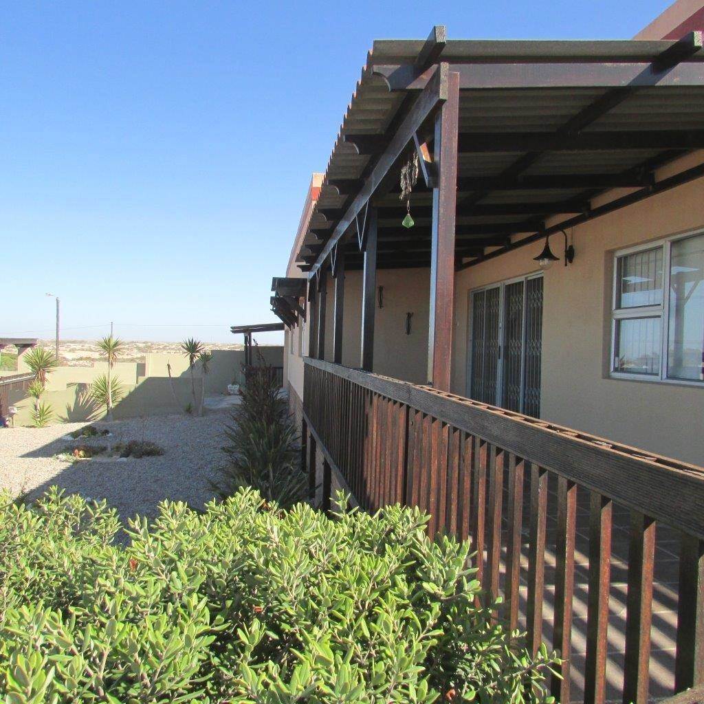 4 Bed House in Port Nolloth photo number 3