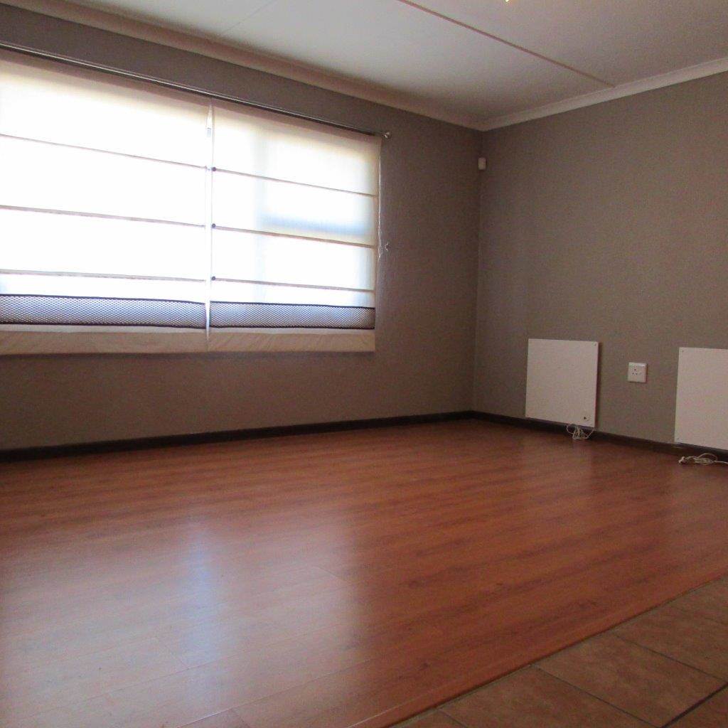 4 Bed House in Port Nolloth photo number 24