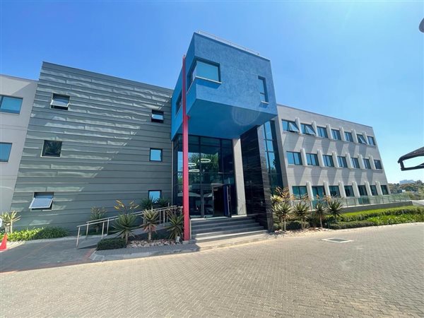 649  m² Commercial space