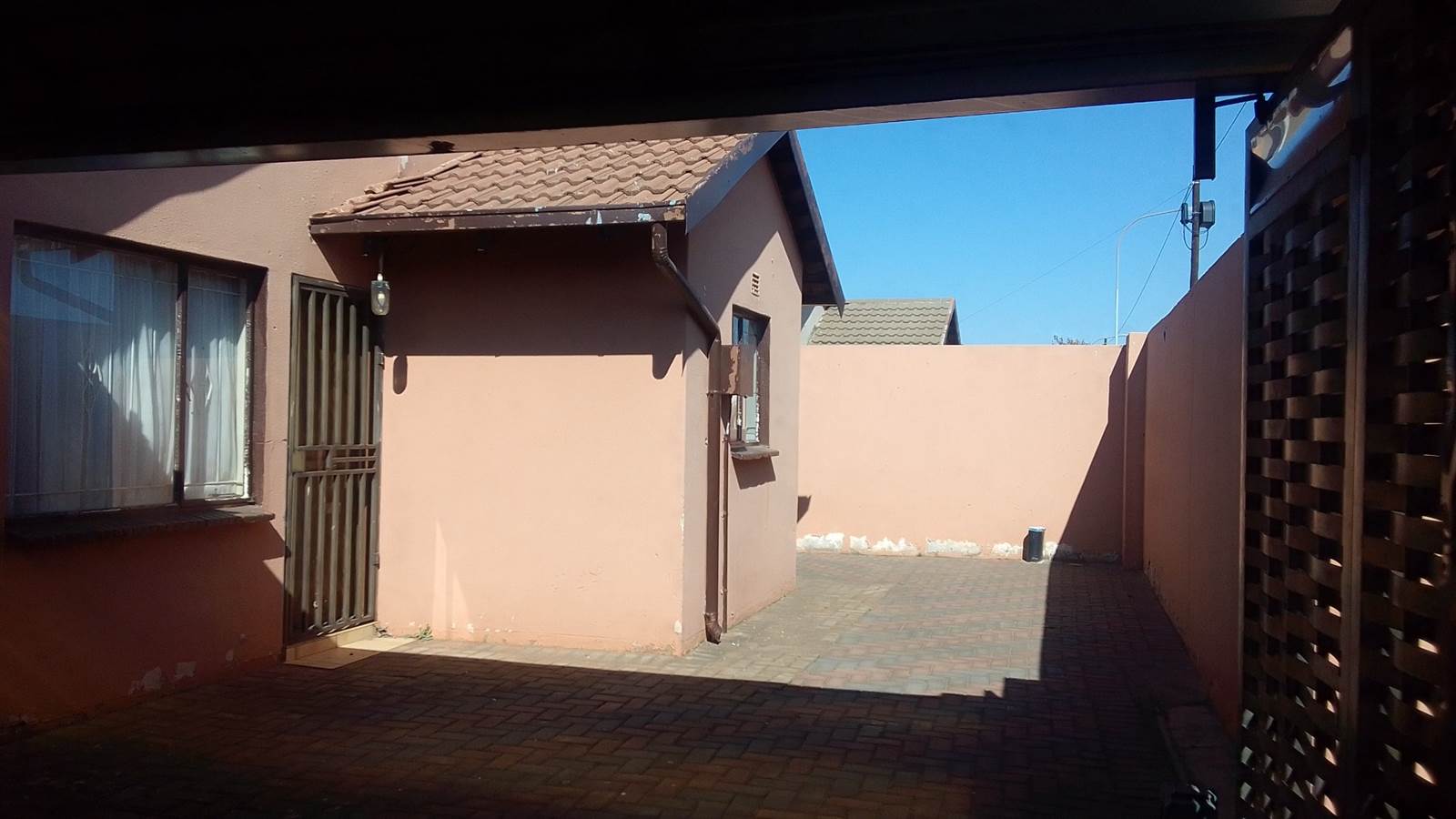 2 Bed House in Protea Glen photo number 12