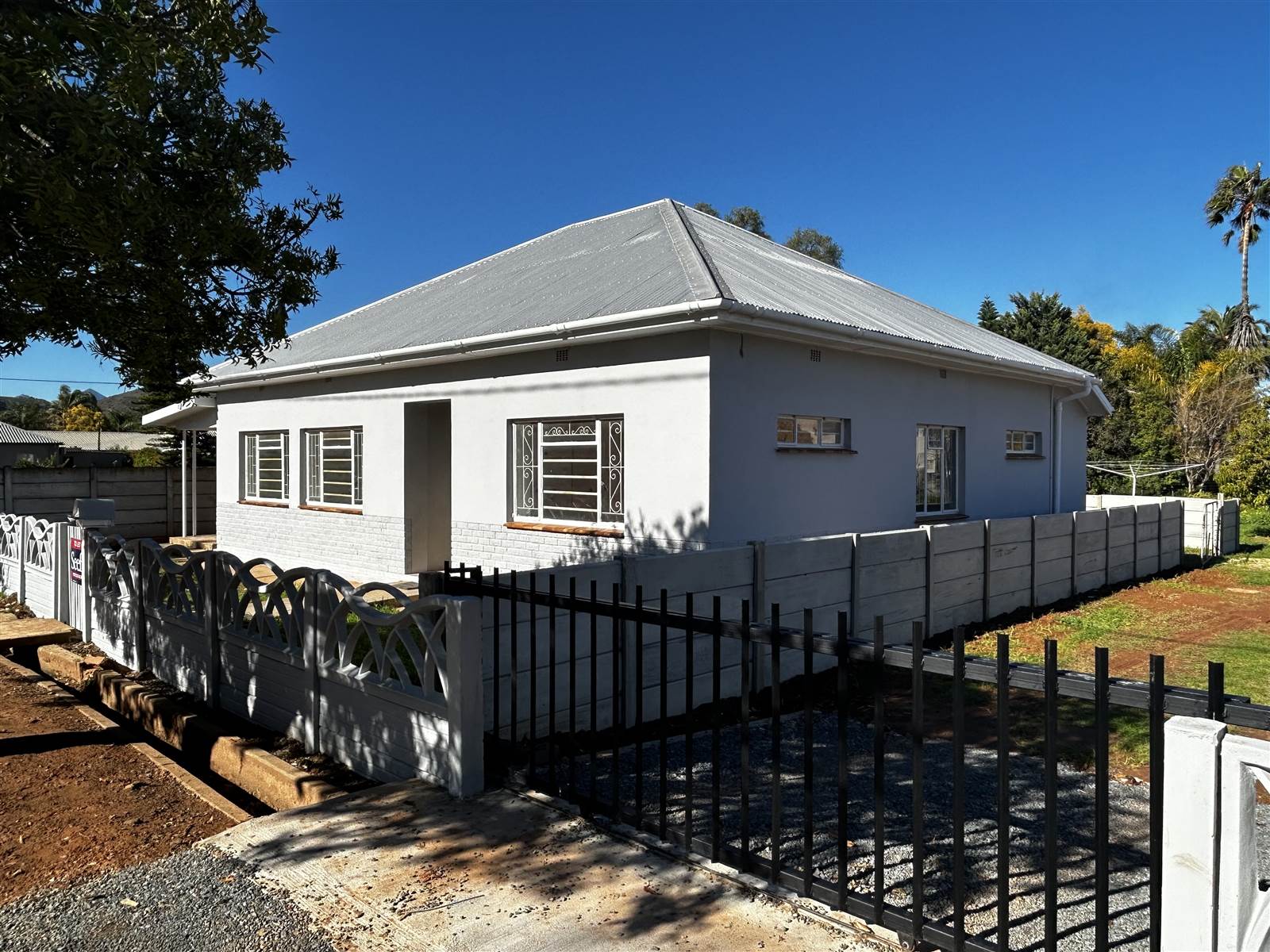 4 Bed House in Bonnievale photo number 3