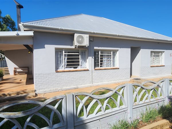 4 Bedroom House 4 Bedroom House
