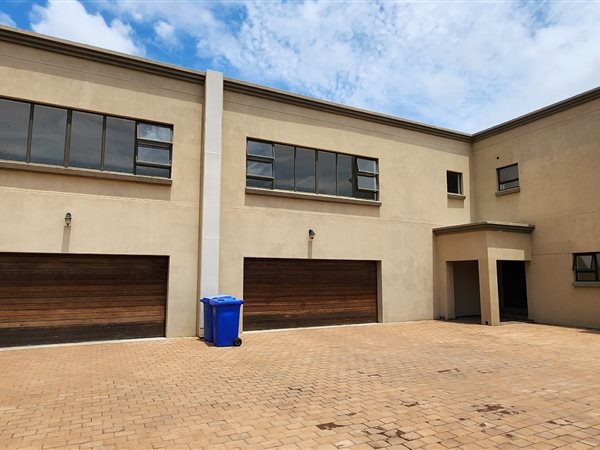 7 Bed House in Tygerberg Country Estate