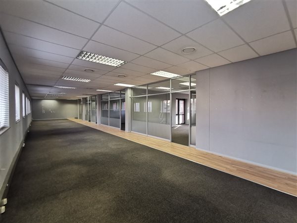 426  m² Office Space in Ruimsig