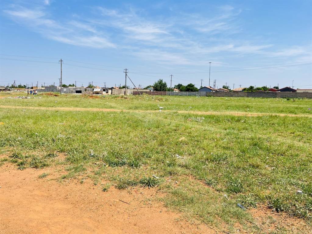 2233 m² Land available in Daveyton photo number 4