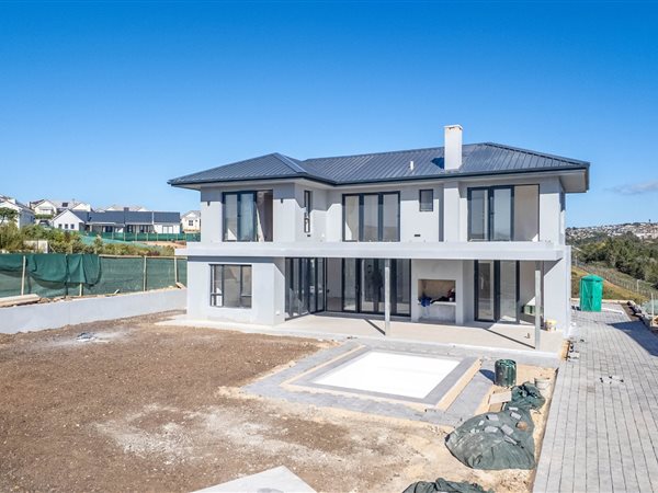 4 Bedroom House 4 Bedroom House