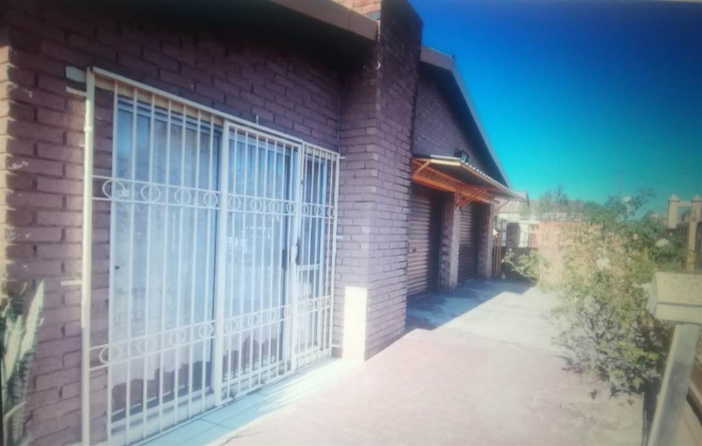 3 Bed House in Heidedal photo number 1